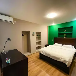 https://cool-flat-with-hot-whirlpool-tub-in-the-old-town.bucharesthotelsnow.com